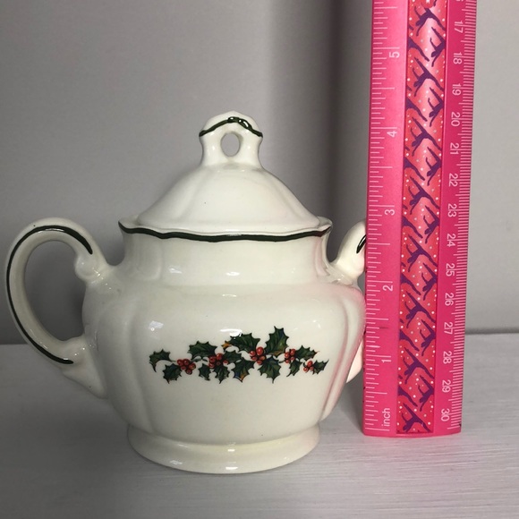 Vintage Royal Tudor Holly & Berries Sugar Bowl With Lid - Picture 12 of 12